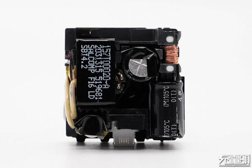 做工縮水還是技術迭代 蘋果原裝20w pd快充與18w拆解對比